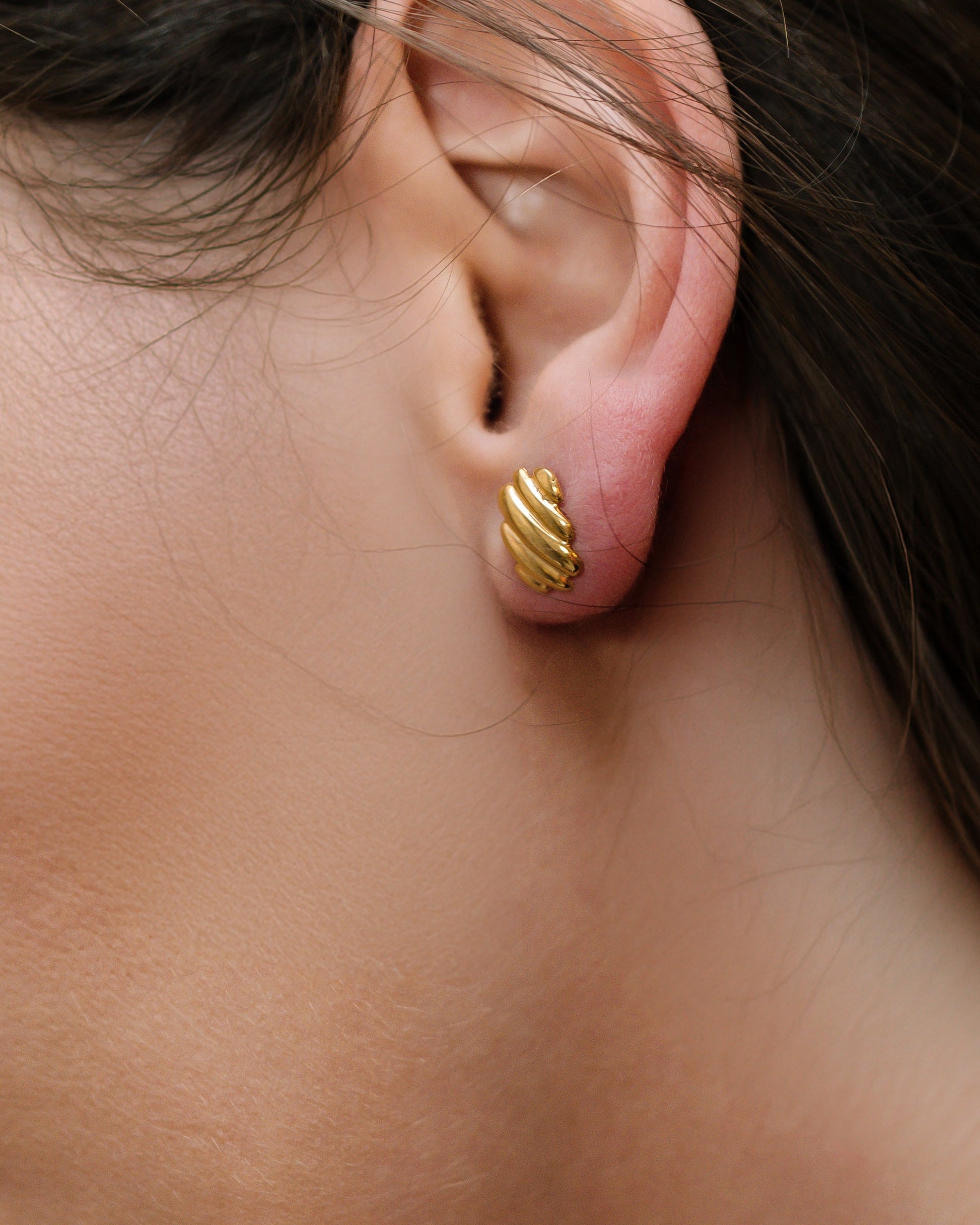 Gold Ribbed Stud Earrings – Minimal Everyday Luxury