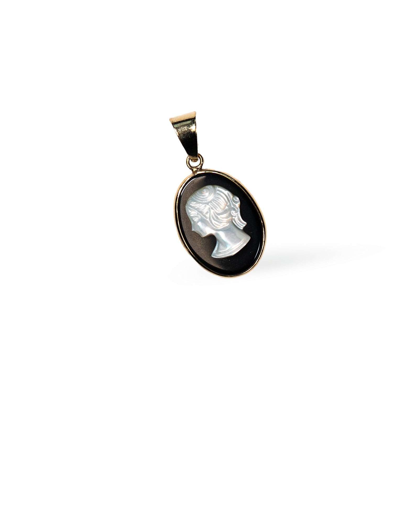 Vintage Cameo Pendant Necklace